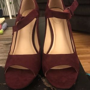 Comfort Est. 1946 Maroon Heel. Classy shoe!